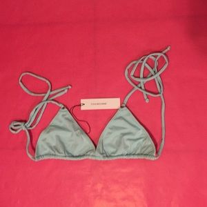 Selling a large Coulbourne BOA top NWT